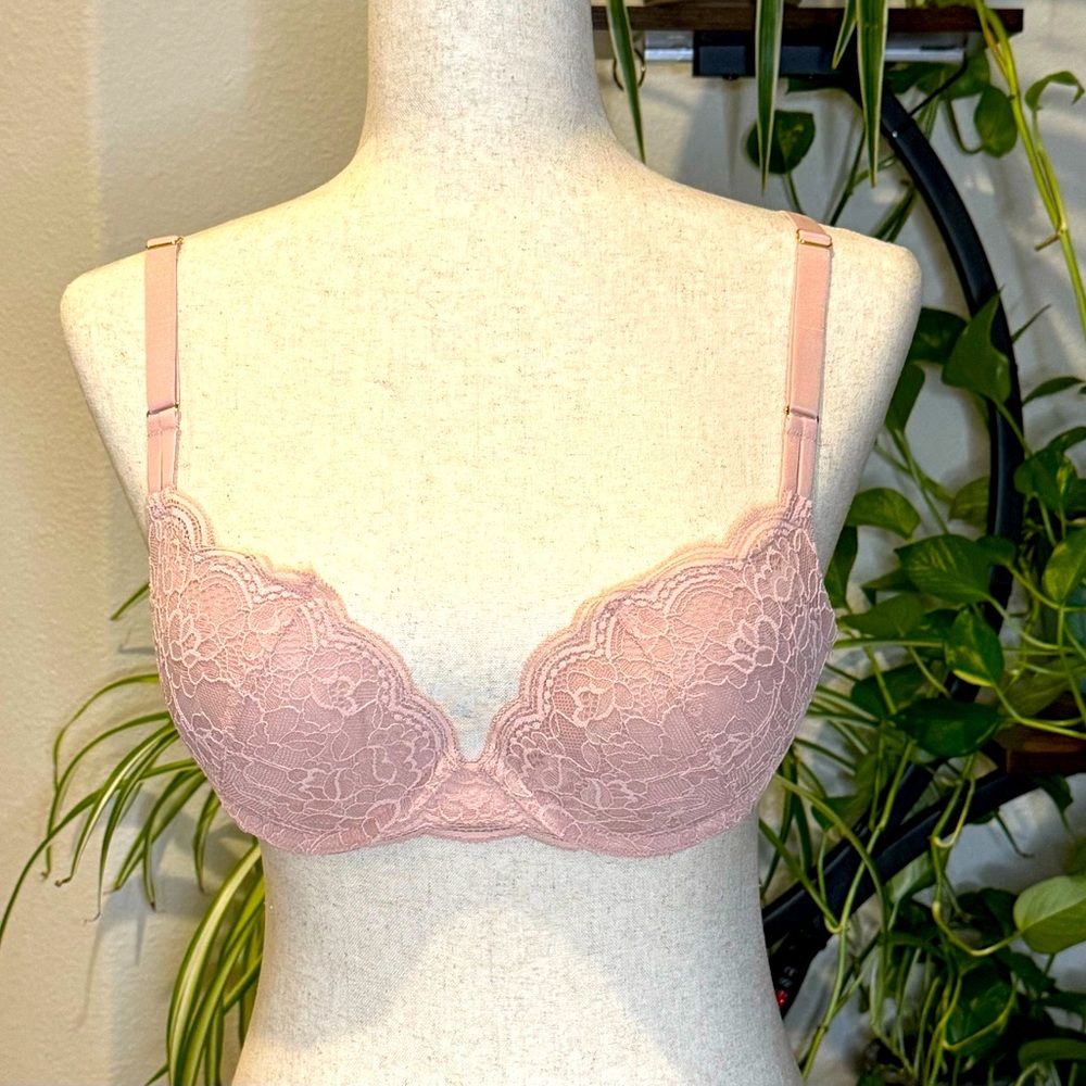 Chic Lace and Smooth Women's Bra Set - Black and Pink - Picture 2 of 7